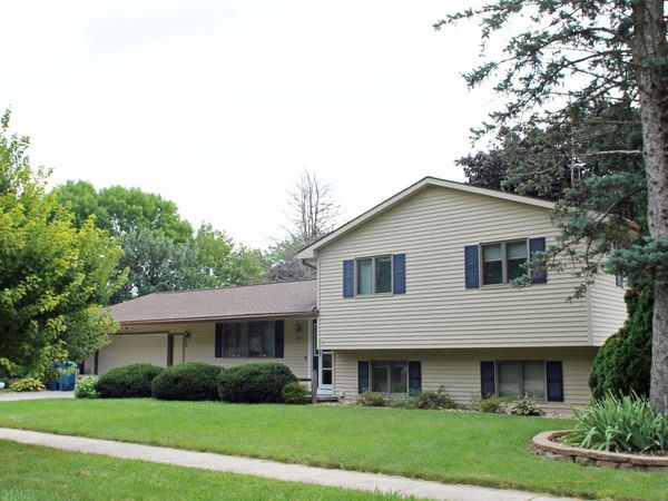 2117 Tilbury Road, Waterloo, IA 50701