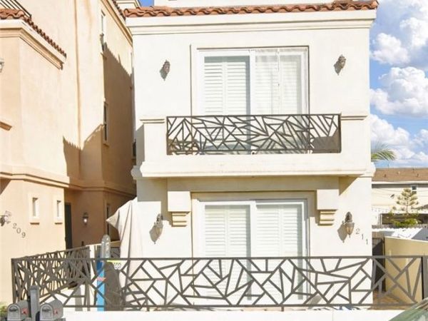 211 Chicago, Huntington Beach, CA 92648