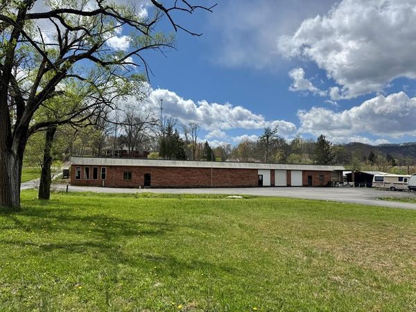 868 STATE ROUTE 3 AND 12, HINTON, WV 25921