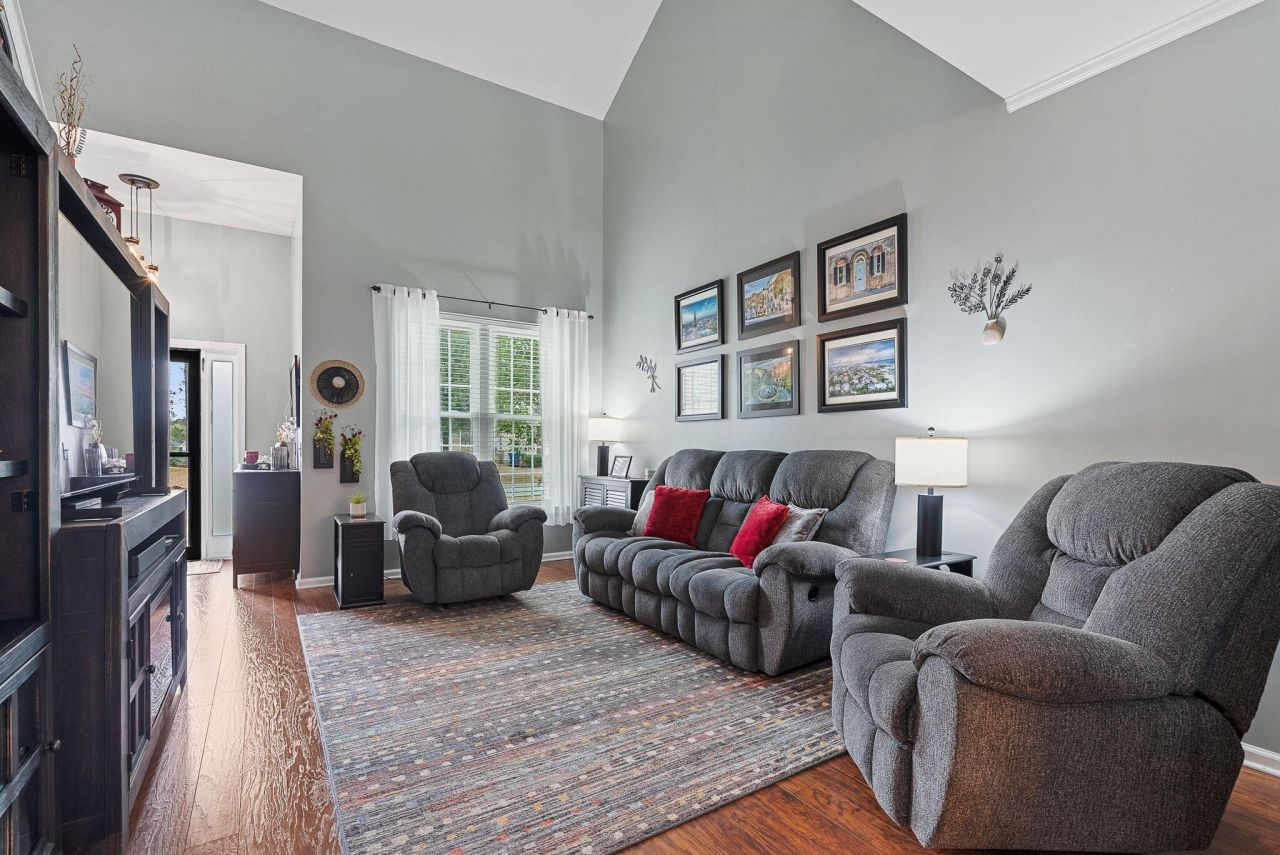 9761 Stockport Circle Photo 10