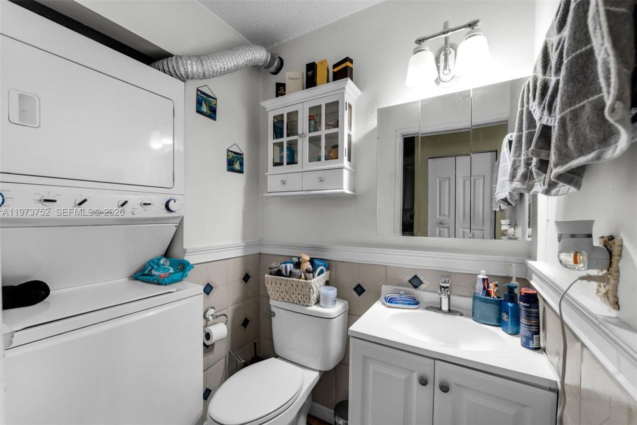 1613 NW 16th St, Unit E, Miami, FL 33125 Photo