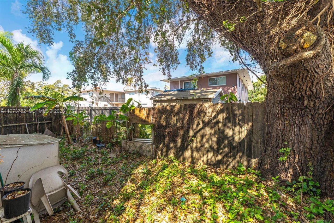 1613 NW 16th St, Unit E, Miami, FL 33125 Photo