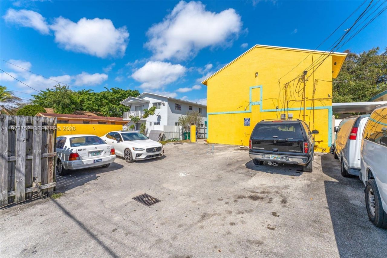 1613 NW 16th St, Unit E, Miami, FL 33125 Photo