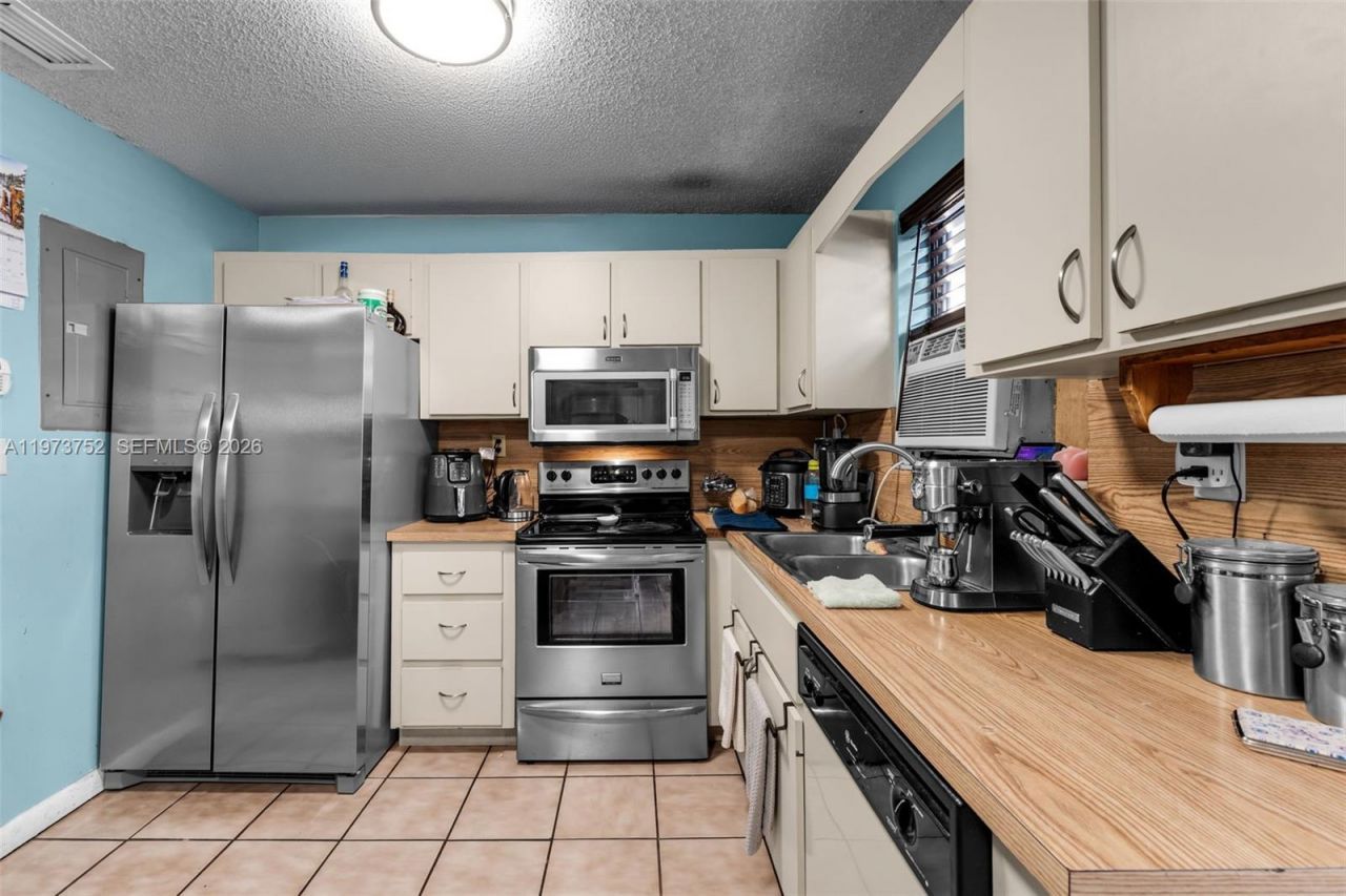 1613 NW 16th St, Unit E, Miami, FL 33125 Photo