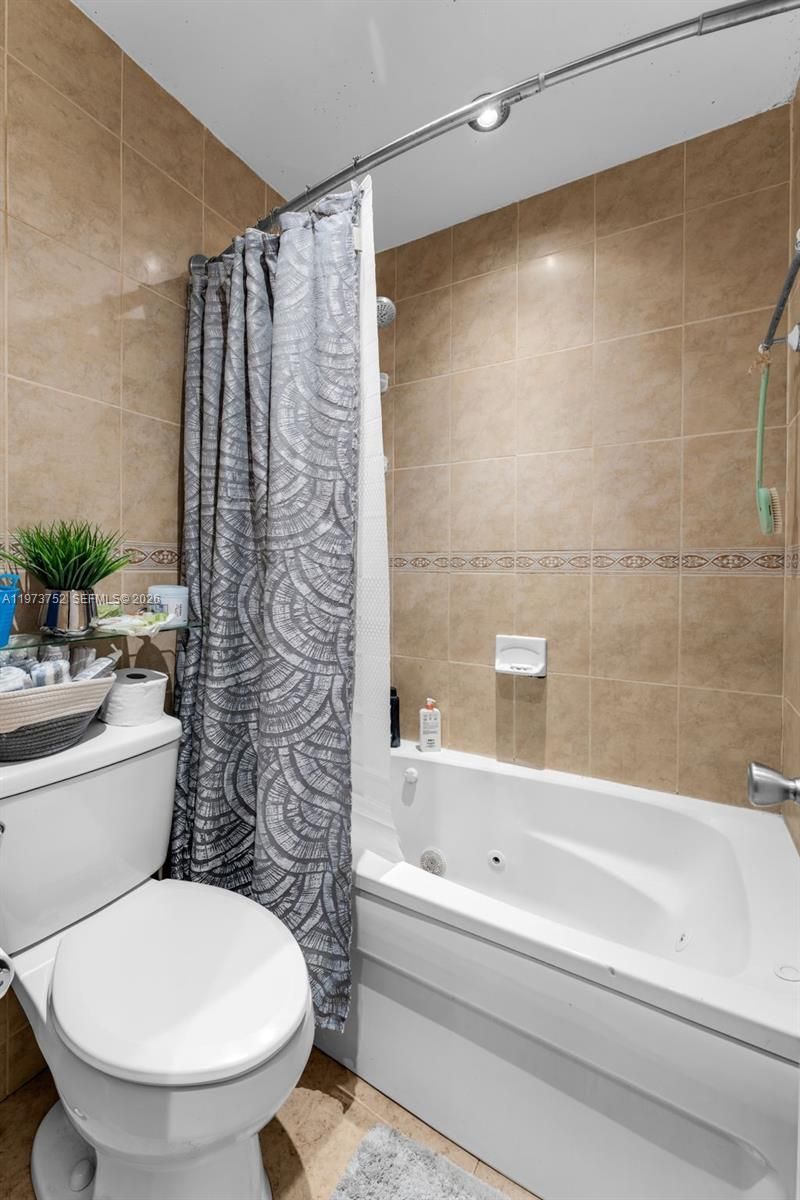 1613 NW 16th St, Unit E, Miami, FL 33125 Photo