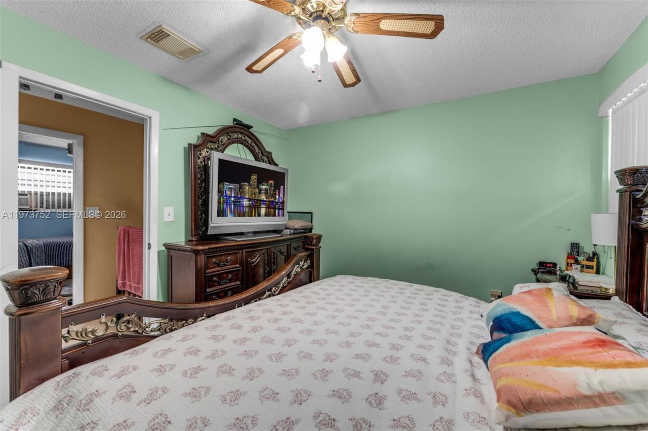 1613 NW 16th St, Unit E, Miami, FL 33125 Photo