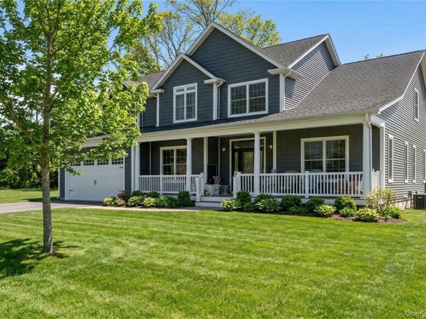 9 Saber Lane, Kings Park, NY 11754