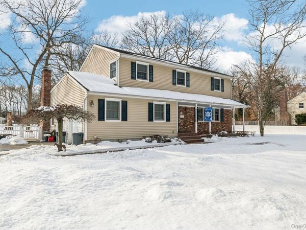 14 Hillside Avenue, Saint James, NY 11780