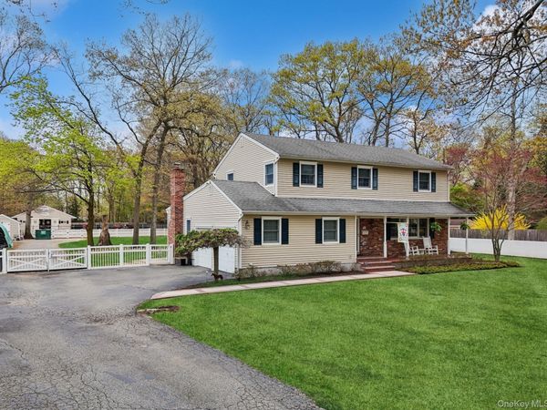 14 Hillside Avenue, Saint James, NY 11780