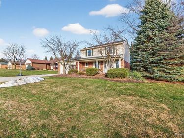 2075 Elkhorn Drive, Rochester Hills, MI 48307