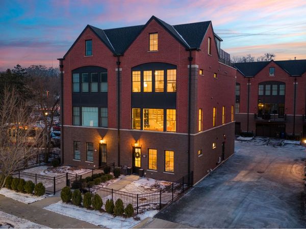 932 E Chicago Avenue , Naperville, IL 60540