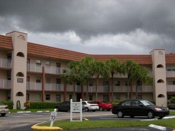 8040 N Sunrise Lakes Dr, Unit 303, Fort Lauderdale, FL 33322