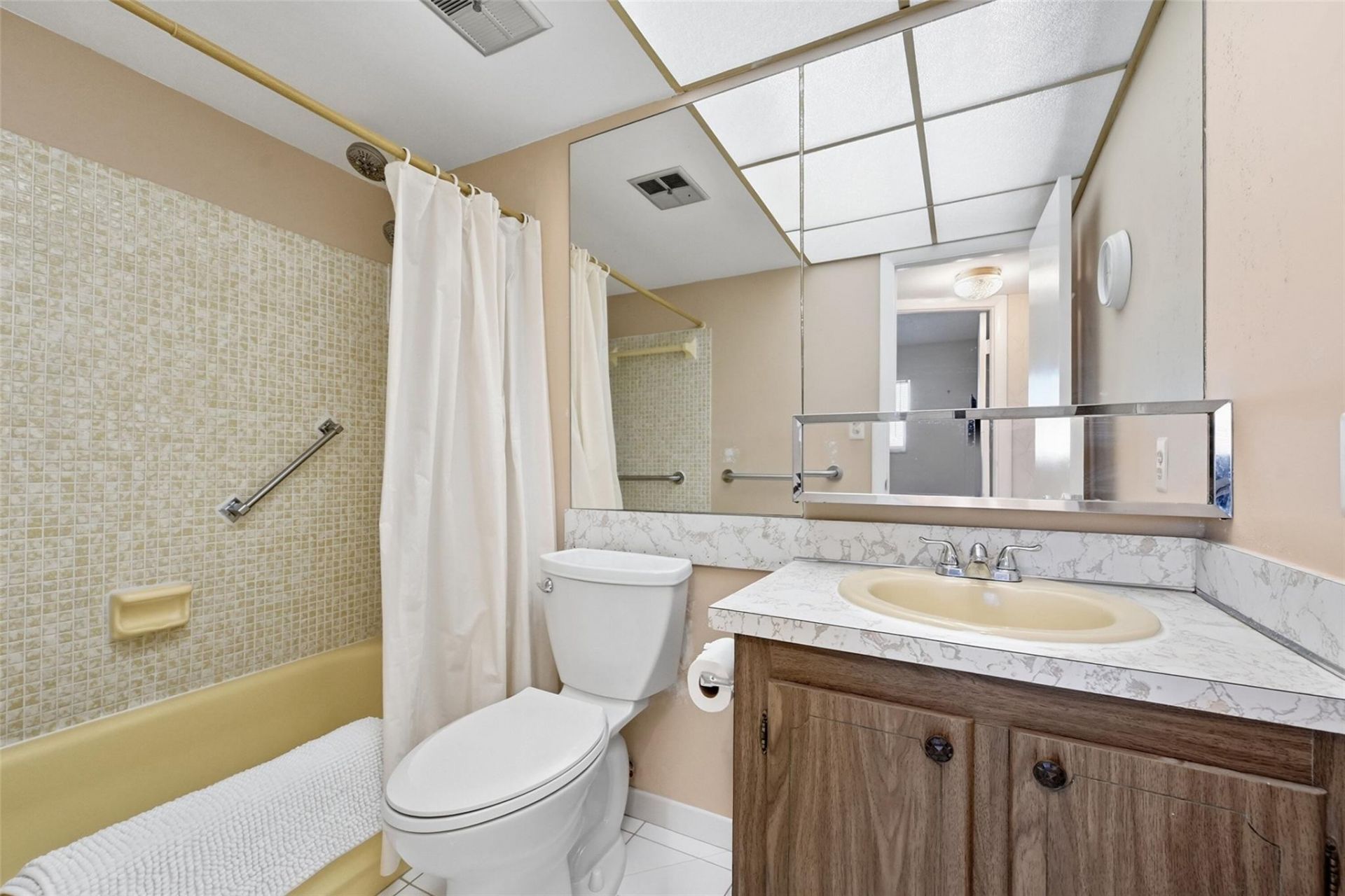 8040 N Sunrise Lakes Dr, Unit 303, Fort Lauderdale, FL 33322 Photo