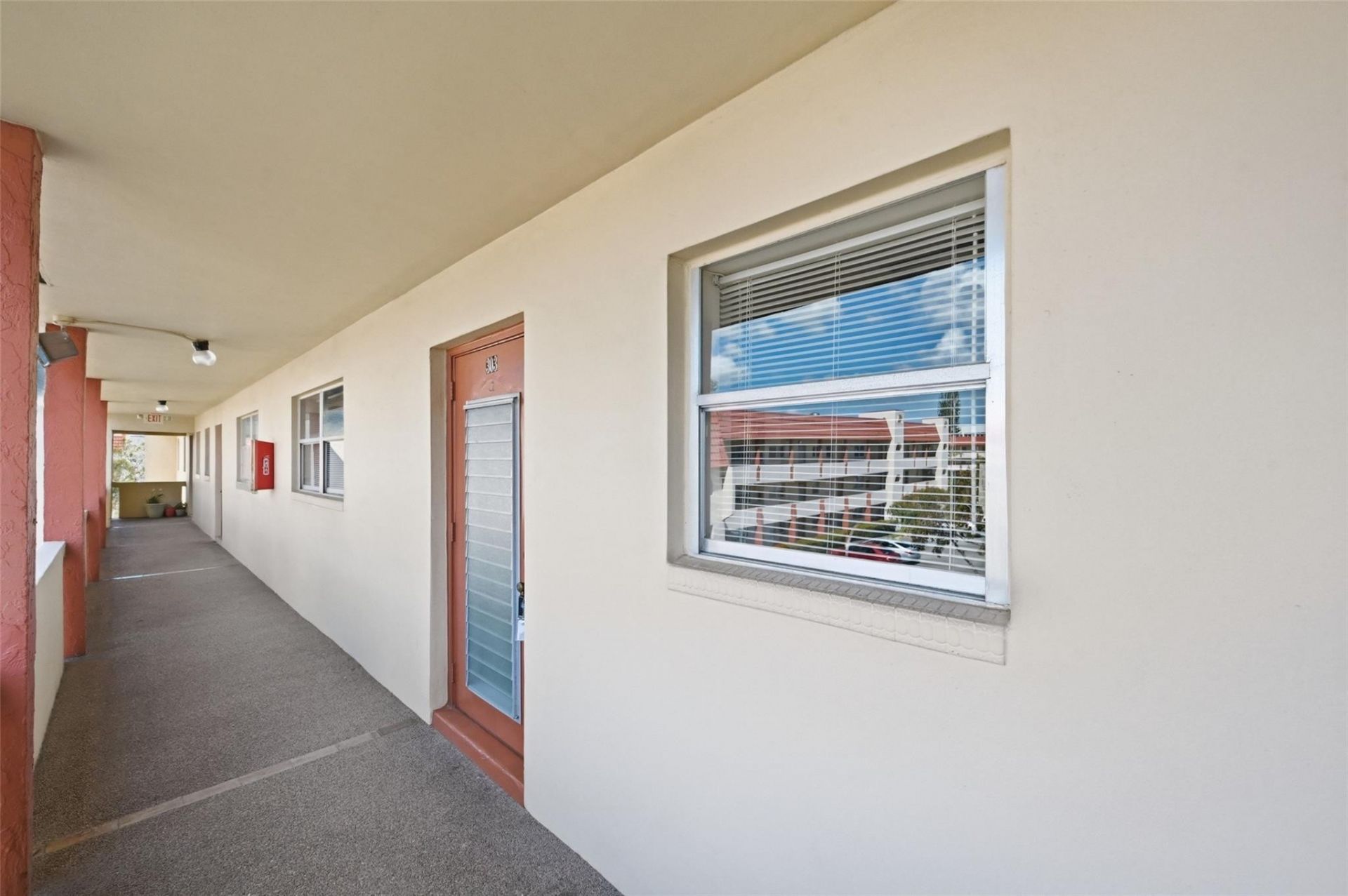 8040 N Sunrise Lakes Dr, Unit 303, Fort Lauderdale, FL 33322 Photo