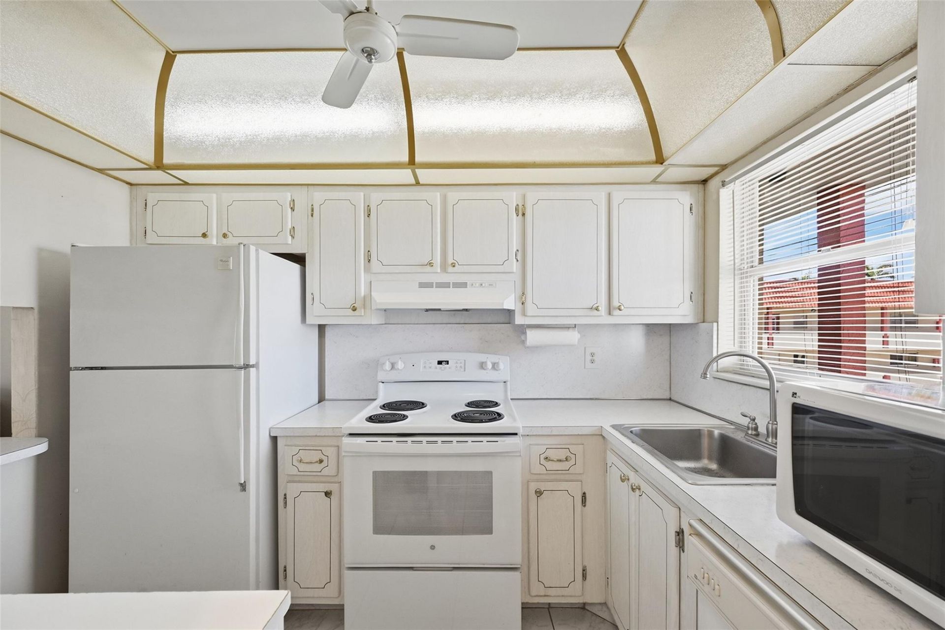 8040 N Sunrise Lakes Dr, Unit 303, Fort Lauderdale, FL 33322 Photo