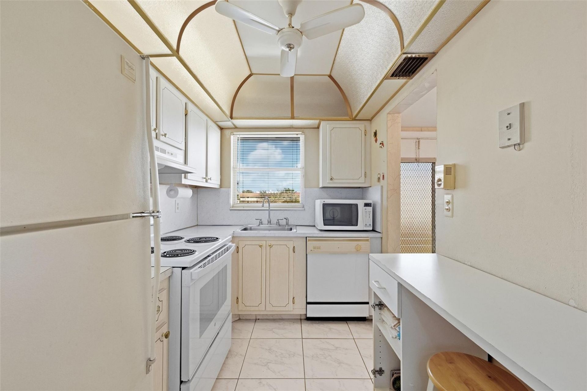 8040 N Sunrise Lakes Dr, Unit 303, Fort Lauderdale, FL 33322 Photo