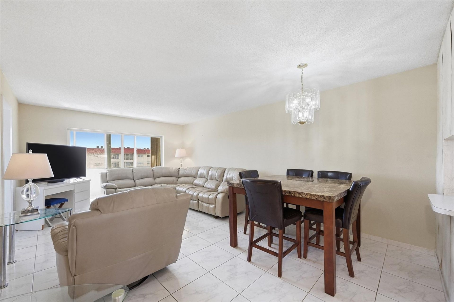 8040 N Sunrise Lakes Dr, Unit 303, Fort Lauderdale, FL 33322 Photo