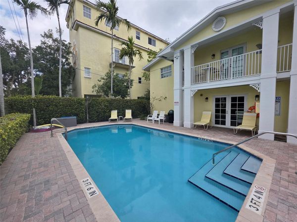 2660 NE 8TH AVE, Unit 102, Wilton Manors, FL 33334