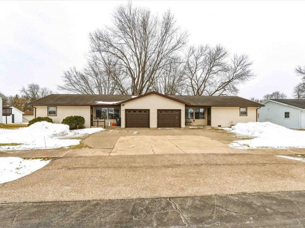 1820 E EMERALD STREET, Unit 1822 E Eme, Marshfield, WI 54449