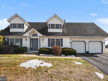 20 NANCY LOPEZ LANE , ETTERS, PA 17319