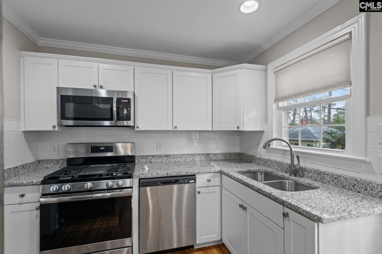 746 Deerwood Street  Photo 9