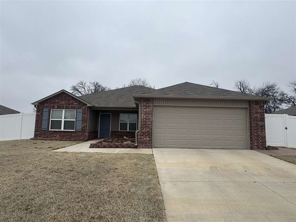 525 E Kinder Wells, Perkins, OK 74059
