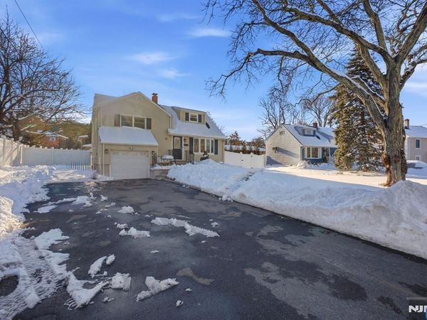 8 Donato Drive, CEDAR GROVE, NJ 07009