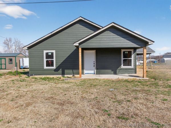 205 W Markham Avenue , Locust Grove, OK 74352