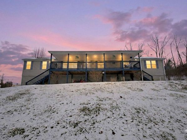 10648 Watson Road SE, Heath, OH 43056