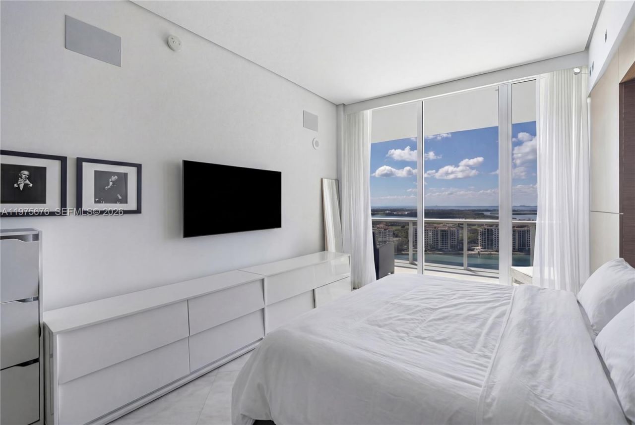 100 S Pointe Dr, Unit 2604, Miami Beach, FL 33139 Photo