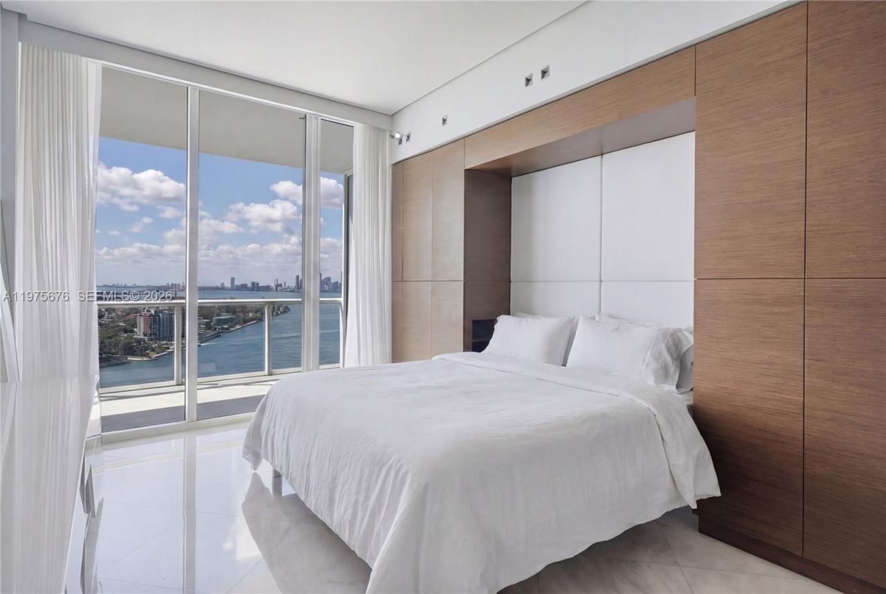 100 S Pointe Dr, Unit 2604, Miami Beach, FL 33139 Photo