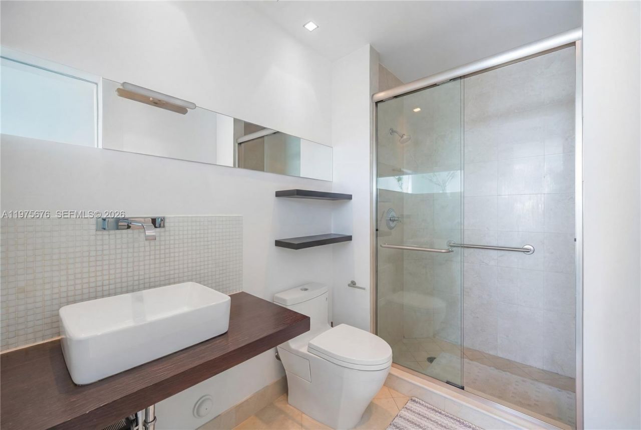 100 S Pointe Dr, Unit 2604, Miami Beach, FL 33139 Photo