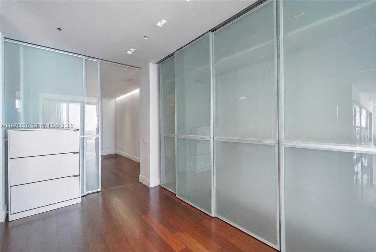 100 S Pointe Dr, Unit 2604, Miami Beach, FL 33139 Photo