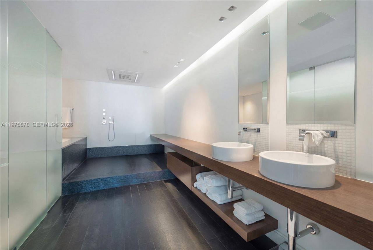 100 S Pointe Dr, Unit 2604, Miami Beach, FL 33139 Photo