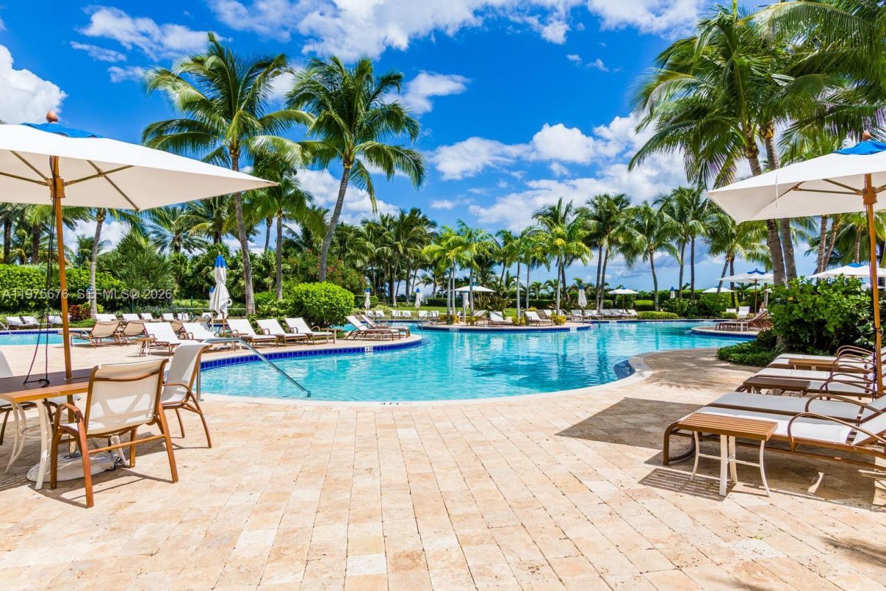 100 S Pointe Dr, Unit 2604, Miami Beach, FL 33139 Photo