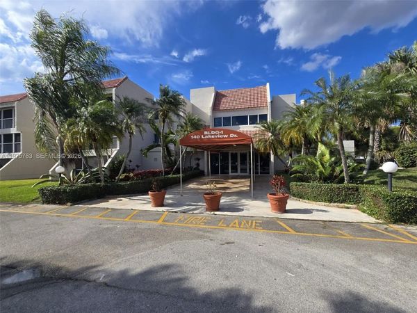 140 Lakeview Dr, Unit 111, Weston, FL 33326