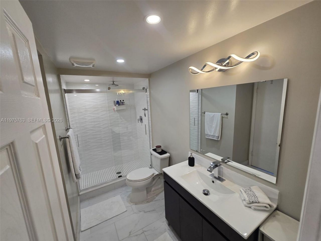 140 Lakeview Dr , Unit 111, Weston, FL 33326 Photo