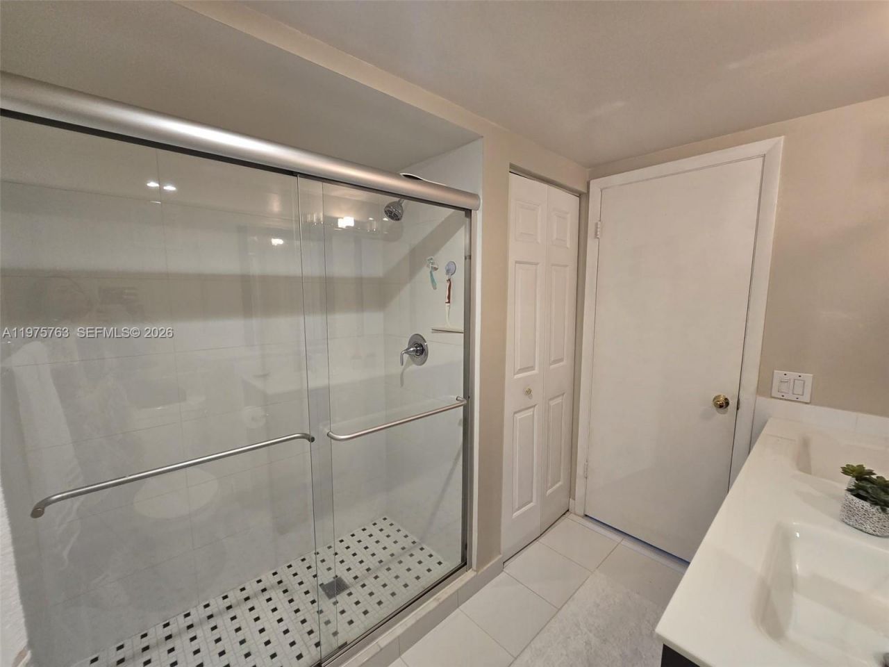 140 Lakeview Dr , Unit 111, Weston, FL 33326 Photo