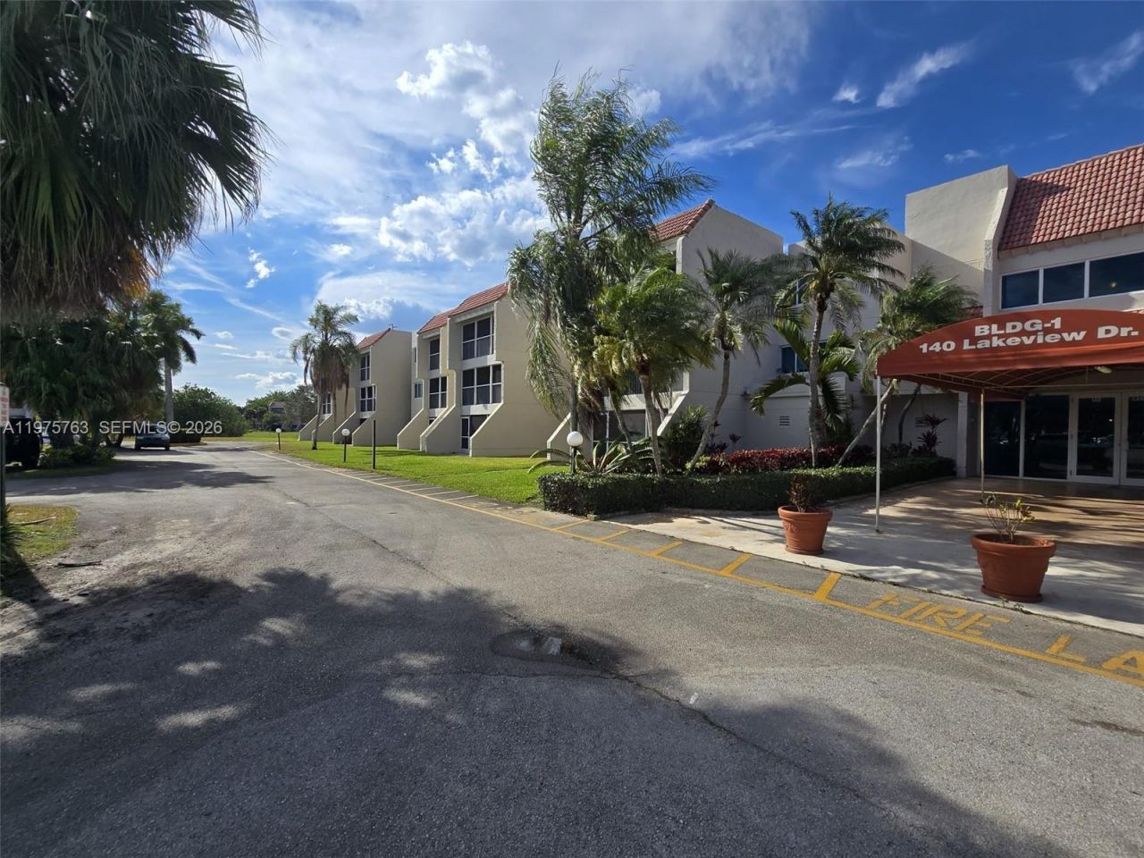 140 Lakeview Dr , Unit 111, Weston, FL 33326 Photo