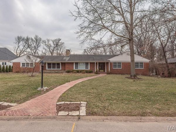 28 Woodcrest Drive, Ladue, MO 63124