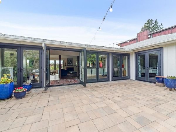 3320 3320 Burdeck Dr., Oakland, CA 94602