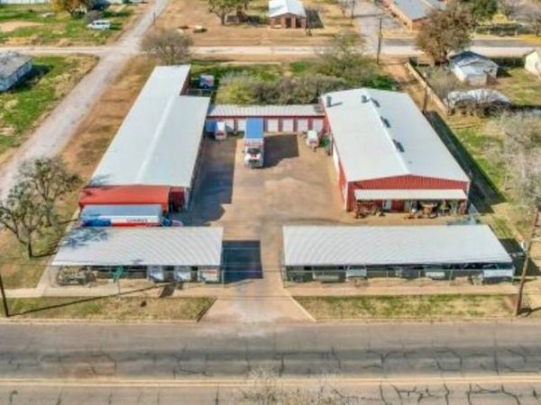810 S Main Street, Quanah, TX 79252