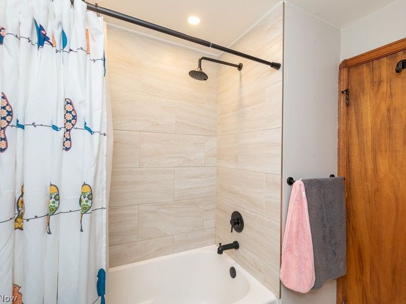 6365 Doncaster Avenue, Parma, OH 44129 Photo 10