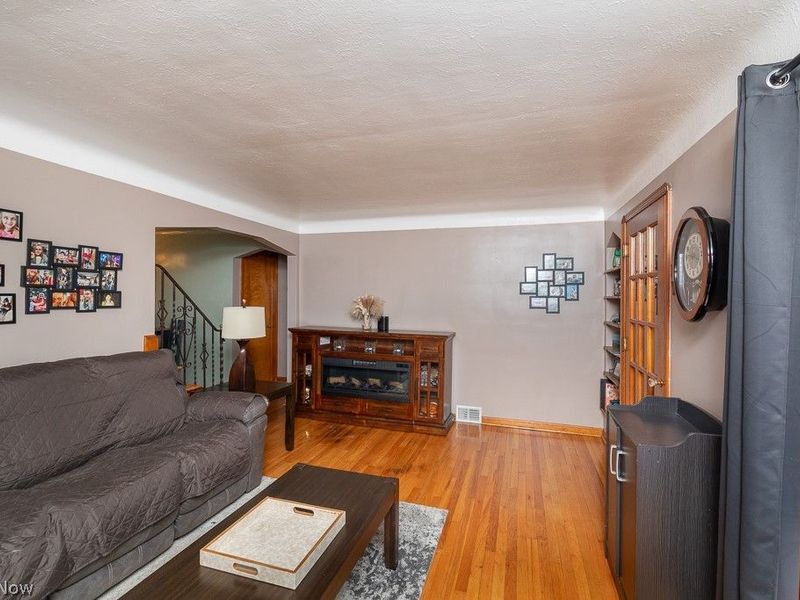 6365 Doncaster Avenue, Parma, OH 44129 Photo 2