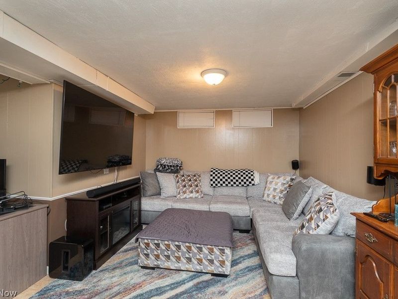 6365 Doncaster Avenue, Parma, OH 44129 Photo 22