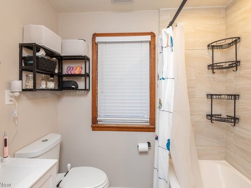 6365 Doncaster Avenue, Parma, OH 44129 Photo 9