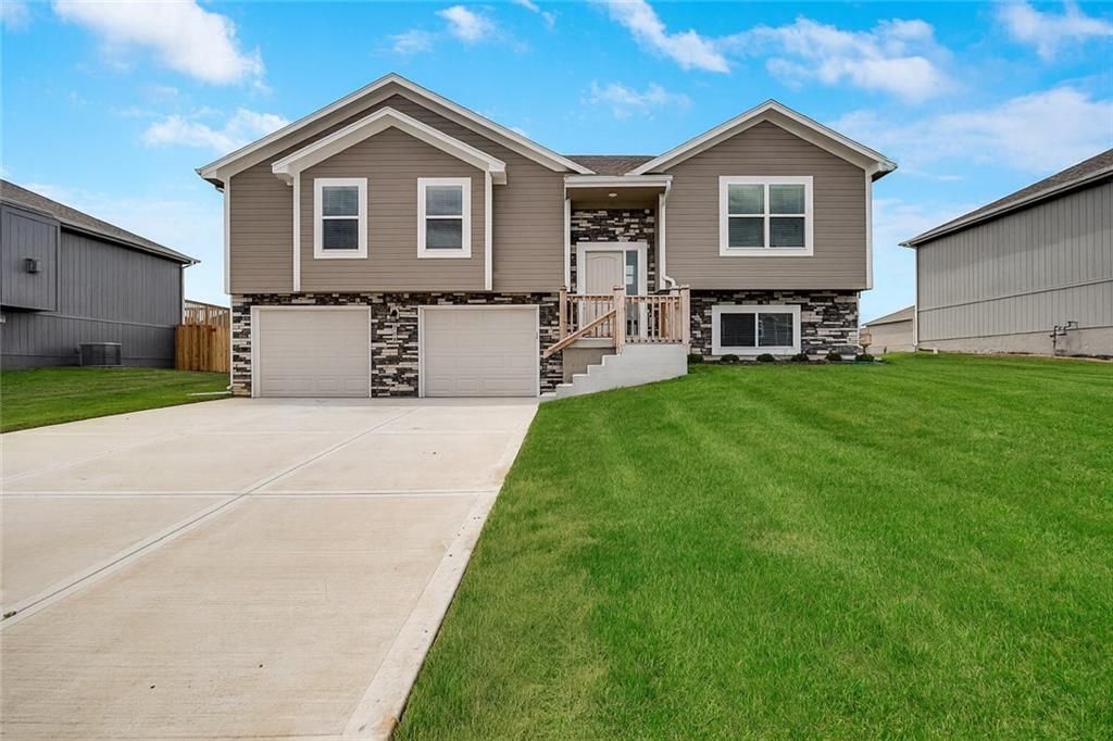 604 Wild Lupine Lane, Raymore, MO 64083 Main Photo