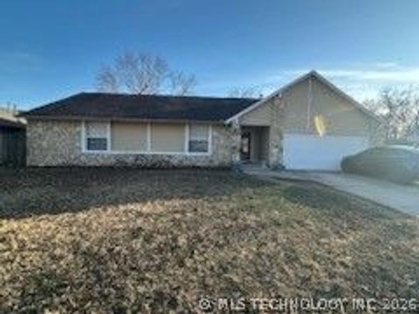 7606 E 77th Street , Tulsa, OK 74133