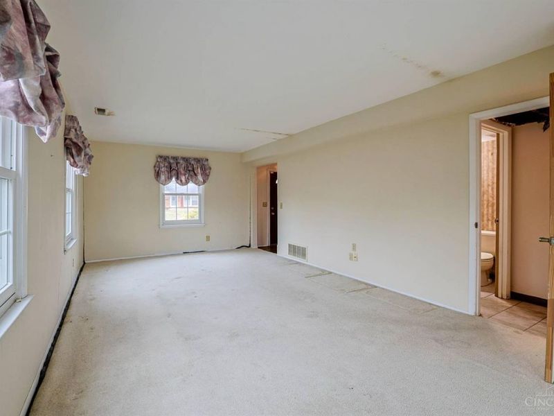 1126 Hickok Lane, Delhi Twp, OH 45238 Photo 6