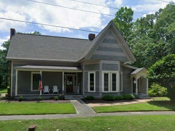 151 S Jackson Street, Hartwell, GA 30643